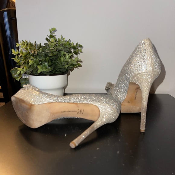 Gold Heels - Picture 2 of 5